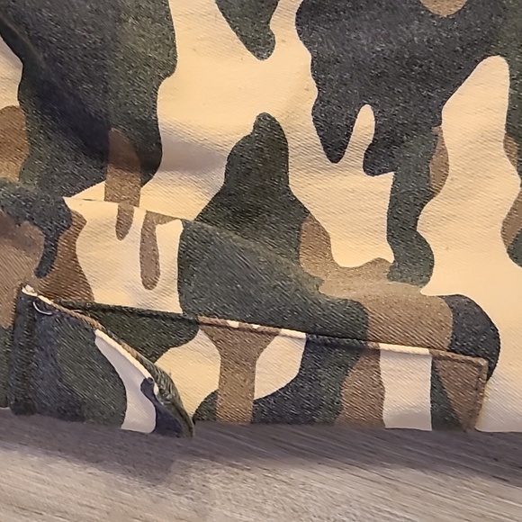 Camo Mini Skirt By SelfLove Size Small - Picture 6 of 6